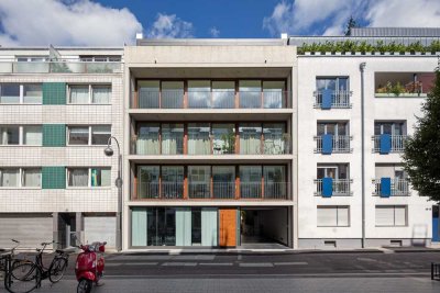 SCHLICHTE ELEGANZ AUS GLAS UND BETON – LOFT IN BESTLAGE!