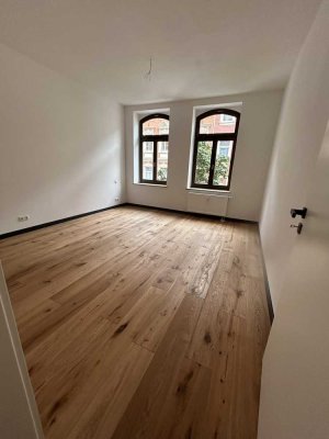Schöne 2-Zimmer-Wohnung im Erdgeschoss mit Einbauküche & Balkon! Erstbezug nach Sanierung!