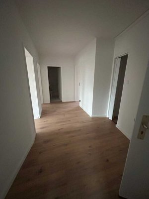 Zentral gelegene und Renovierte 3-Raumwohnung in Essen -Altenessen