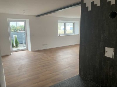 Stilvolle, neuwertige 3,5-Zimmer-Erdgeschosswohnung mit geh. Innenausstattung mit Balkon