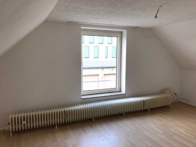 Schöne, geräumige 2-Zi-Dachgeschoss Wohnung in Wolfsburg, Stadtmitte