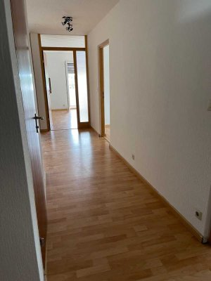 Exklusive, gepflegte 3-Raum-Wohnung mit Balkon und EBK in Oberboihingen