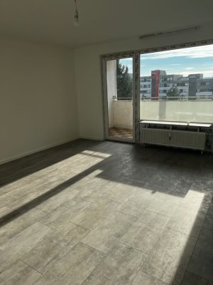 Stilvolle, sanierte 2-Zimmer-Wohnung mit Balkon in Dietzenbach