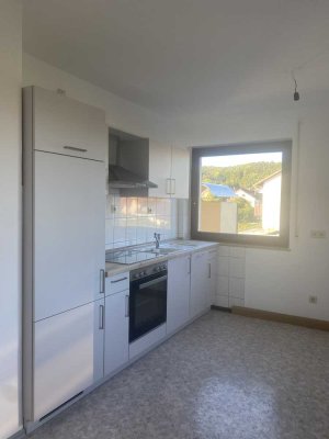 Sonnige 3-Zimmer-Wohnung mit Balkon und EBK in gepflegtem Dreifamilienhaus