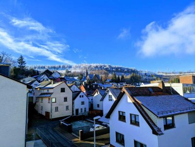 Attraktive 5-Raum-Wohnung mit Balkon und Einbauküche in Schmitten