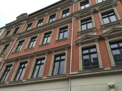 Wohnküche mit direktem Zugang zum Wohnzimmer und Balkon