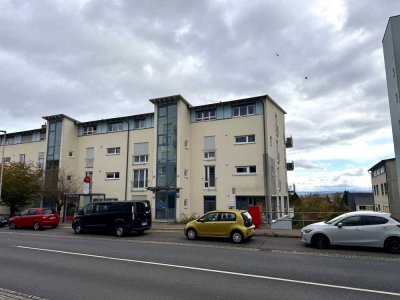 Frisch renovierte 3-Z-Wohnung / Balkon / Neue Küche / Neues Bad / schönste Aussicht / Stellplatz