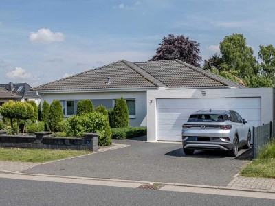 Bungalow aus 2013, KfW-55 (Effizienz A+), 5 Zimmer, 175 m² Wohnfl., 822 m² Grundst. – provisionsfrei