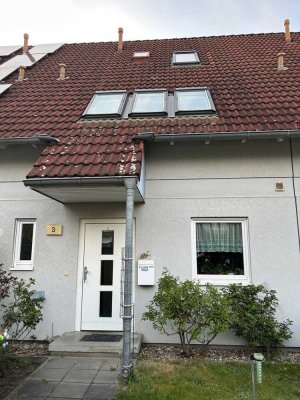 Charmantes Reihenhaus mit Garten und Carport