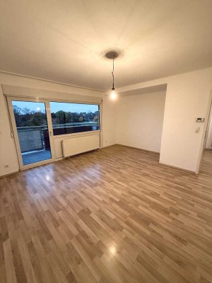 Charmante 2-Zimmer-Wohnung mit Balkon, Einbauküche & Blick ins Grüne im Herzen von Frankenthal