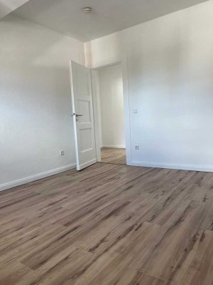 vollständig renovierte 2-Zimmer-Wohnung mit Dachterrasse im schönen Duisburger-Süden