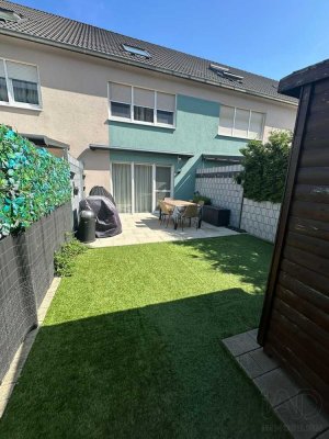 Sehr geschmackvolles, neuwertiges Reihenmittelhaus als Bestandteil einer WEG