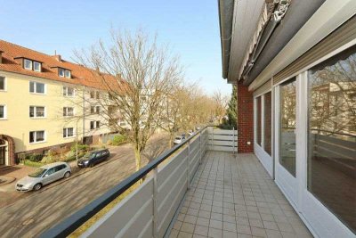 TT bietet an: 2,5-Zimmer-Mietwohnung mit Balkon im Villenviertel!