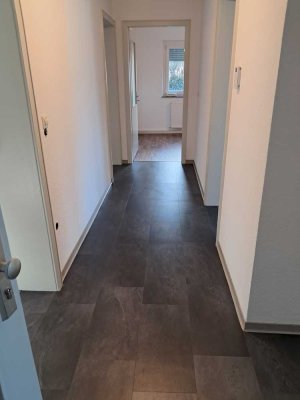 Gut geschnittene und renovierte 3-Zimmer-Wohnung in Enzberg mit viel Platz in der Küche