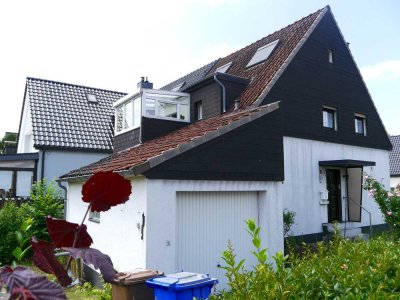 Rtg.Lintorf, san.bed. DHH, 4 Zi., ca.110m² Wfl. + 2 Zi. im DG, Keller, Grg., Garten