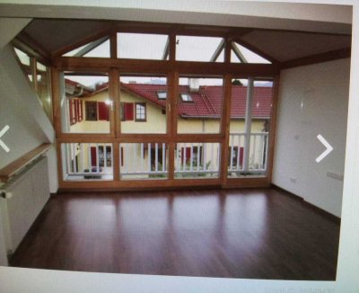 Helle 3-Zimmer-Dachgeschosswohnung mit EBK in Raubling