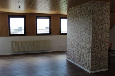 Schöne, vollständig renovierte 4-Zimmer-Dachgeschosswohnung in Gusterath