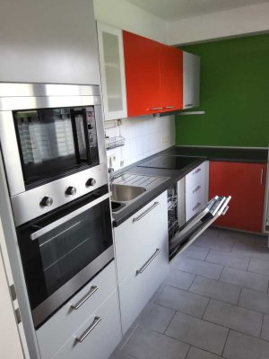 Attraktive und sanierte 2-Zimmer-Hochparterre-Wohnung mit geh. Innenausstattung mit Balkon und EBK