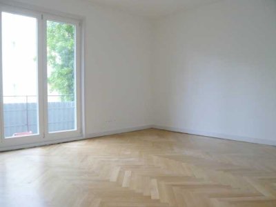 Wohnen im Westend:
Exclusive 6 Zimmer Wohnung mit Südbalkon, fußläufig zur Messe und der Alten Oper