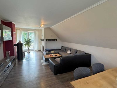 Schöne 5-Zi.-Maisonette (EG/1. OG) mit eigenem Eingang, Loggia, großem Gartenanteil & Doppelgarage