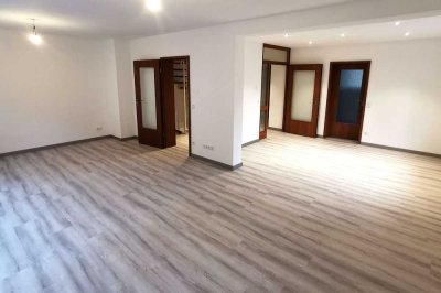 Frisch Modernisiert! Helles Wohnen in großzügiger Doppelhaushälfte