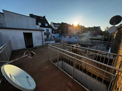 Helle 5-Zimmer-Wohnung mit Terrasse, Dachterrasse & beeindruckendem Lichtfang –für Familien/Paare/WG