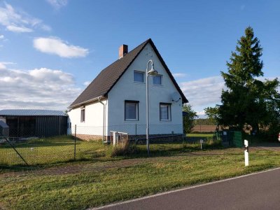 Ländliches Anwesen, einzugsbereit, sehr ruhige Lage, 25 km zur Stadt