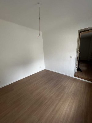 Erstbezug nach Sanierung: Geschmackvolle 3,5-Zimmer-Reihenendhaus mit EBK in Beckingen