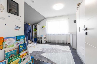 Kettenhaus (Endhaus) zum direkten Einziehen mit Tageslichtbad, Gäste-WC, Garten und Garage