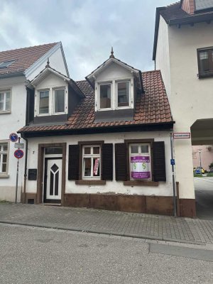 Projekt mit Charakter! Renovierungsbedürftiges Altstadthaus mit Dachterrasse