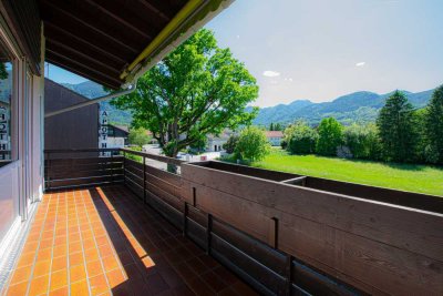 Sanierte 2-Zimmer-Wohnung mit Bergblick – praktisch gelegen in Brannenburg