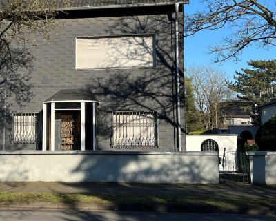 Erstbezug nach Sanierung! Schöne und gepflegte 3-Raum-Wohnung mit Balkon in Langenfeld (Rheinland)
