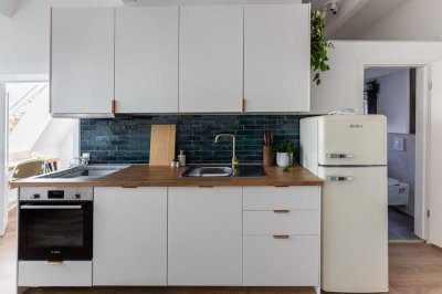 Komplett Saniert! Exklusive 1,5-Zimmer-Penthouse mit lux. Innenausstattung