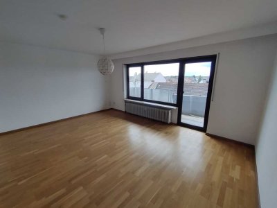 Helle 3-Zimmer-Wohnung mit schönem Ausblick und Garage