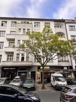 BEZUGSFREIER ALTBAU IM SAMARITERKIEZ | BALKON | DIELEN | 3,20 M DECKENHÖHE | 2 MIN. ZUR U-/S-BAHN