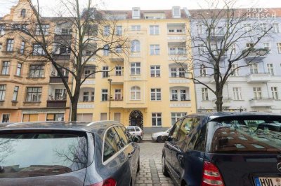 Heller Altbau mit Balkon im lebendigen Afrikanischen Viertel.