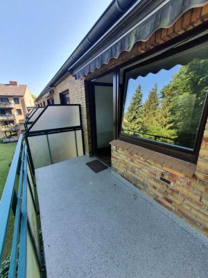 Exklusive, gepflegte 3-Raum-Wohnung mit EBK und Balkon in Wedel ohne Makler