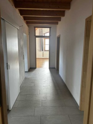 helle große Dachgeschoß-Wohnung mit 3 Zimmern in Grafrath