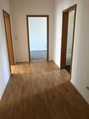 Großzügige 4-Raum Wohnung im 2.OG