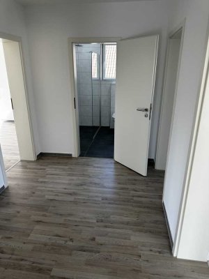Vollständig renovierte 3-Raum-Wohnung mit Balkon in Karlsdorf-Neuthard