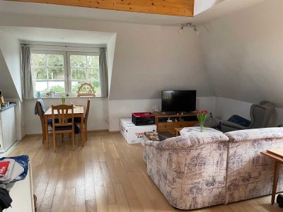 Helle 3-Zimmer-Dachgeschosswohnung mit Balkon und Einbauküche in Hamburg Schnelsen