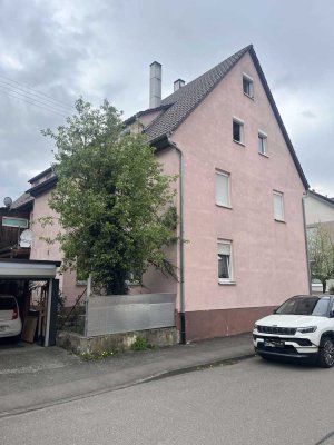6-Familienhaus mit 6 KFZ Stellplätzen und großem Garten in Merklingen