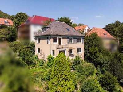Sanierungsbedürftiges Mehrfamilienhaus in bester Lage