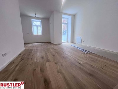 ERSTEBZUG an der U1 | Generalsanierte Altbauperle mit großer Innehofterrasse