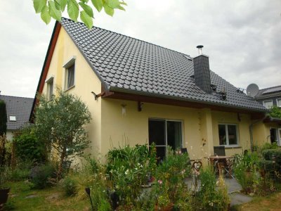 Traumlage - freistehendes EFH mit Kamin + lauschigen Ecken im Garten