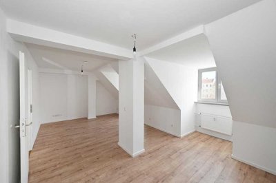 Charmante Dachgeschosswohnung mit Weitblick – Ihr kleines Himmelreich über den Dächern Berlins