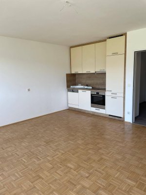 Neubauwohnung mit Balkon und Parkplatz in Haid