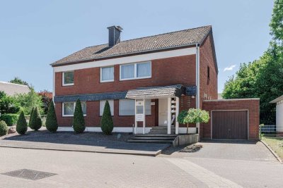 vis-à-vis Grummer Teiche: Flexibles Hausensemble mit Praxis und Wohnung