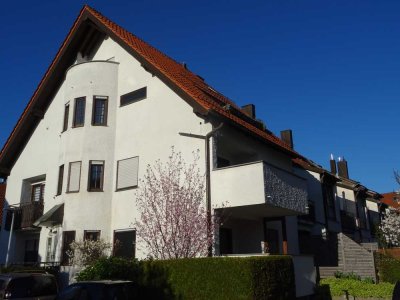 Erstbezug nach Sanierung: Helle, ruhige 3- Zimmer-Wohnung mit Terrasse, Balkon, Garten, Stellplatz