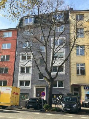 Rarität in Deutz - Vierzimmer Wohnung mit Loggia und Garage